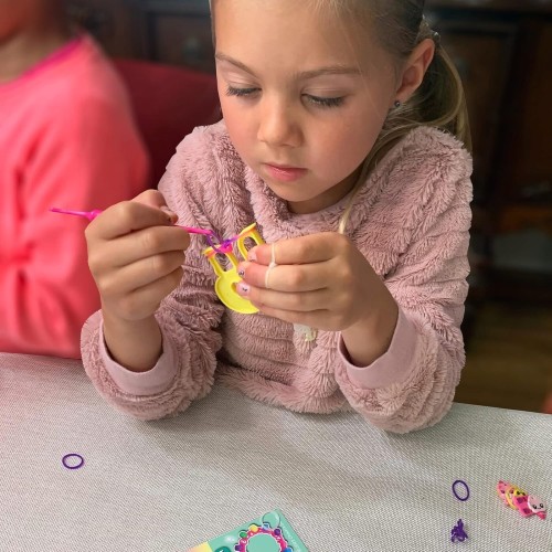 Rainbow Loom Treasure Box Pastel Edition, 8,000 Rubber Bands In 8 Different Pastel Colors, And A Bonus Of 2 Happy Looms, Great A