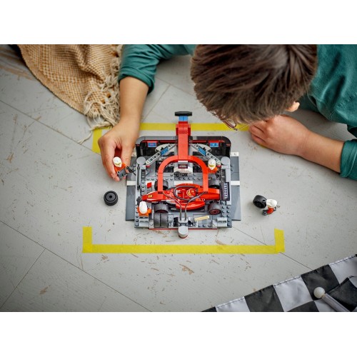 LEGO City f1 pit stop and crew with ferrari car 60443 5702017812496