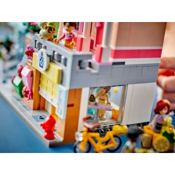 LEGO Friends Διαμερίσματα Και Καταστήματα Στη Χάρτλεϊκ Σίτυ 42670 5702017815336