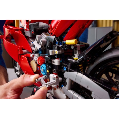 LEGO Technic ducati panigale v4 s motorcycle 42202 5702017816258