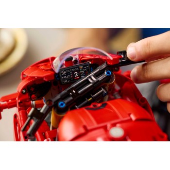LEGO Technic ducati panigale v4 s motorcycle 42202 5702017816258