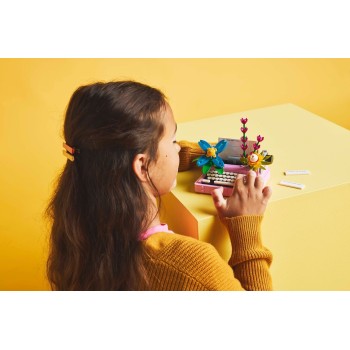 LEGO Creator 3-In-1 Typewriter With Flowers 31169 5702017822440