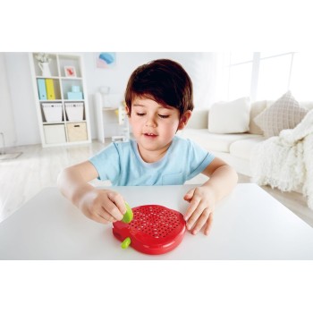 Hape Μαγνητικό Πάνελ–Μήλο Με Μαγνητικό Στυλό Και Μπίλιες -Παιχνίδι Μαγνητικής Τέχνης Apple-SD E1712A 6943478029194