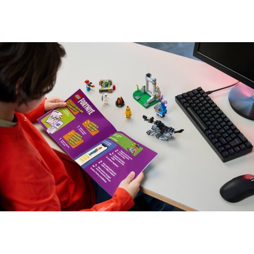 LEGO fortnite κατασκήνωση του peely και της sparkplug 77075 5702017824307