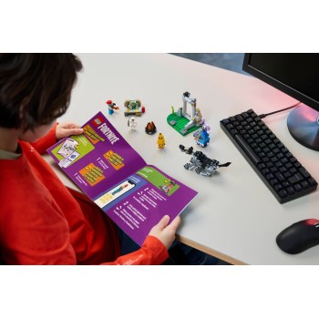 LEGO fortnite κατασκήνωση του peely και της sparkplug 77075 5702017824307