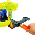 Mattel Hot Wheels City Snake Spiral Attack Playset With 1:64 Scale Die-Cast Toy Car & Speed Snap Track HDR29 / JBM63 19473526406