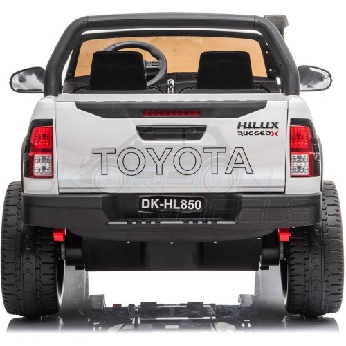Skorpion Wheels Electric Car Toyota Hilux Original License 12V - White 5247074 5201671007113