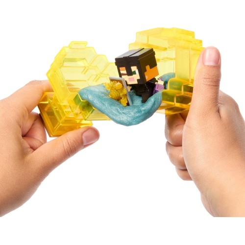 Mattel Minecraft Mini Mode Potion Brewing Slimy Brew Yellow Action Figures With Color Reveal (Characters May Vary) HTK99 / JCD12