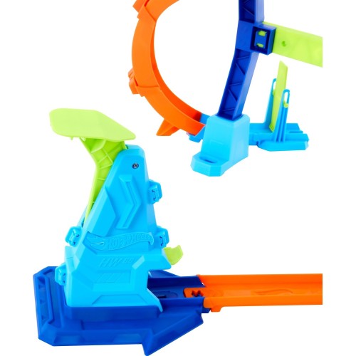 Mattel Hot Wheels Stunt Tracks Corkscrew Jump Champion Track Set & 1:64 Scale Toy Car, Speed Snap Track GBF81 / JFH36 1947352972