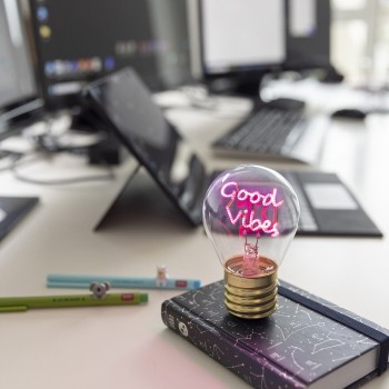 Legami Decorative Lightbulb-shaped Table Lamp - Good Vibes - Bulb Fiction good vib CLB0016 8052694027681