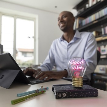 Legami Decorative Lightbulb-shaped Table Lamp - Good Vibes - Bulb Fiction good vib CLB0016 8052694027681