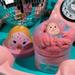 Horizon Group USA Squishmallows Dabria The Donut Premium Cloud Slime Αρωματικό Cloud Slime Με Topper Σε Βαζάκι  HG235370 1943562