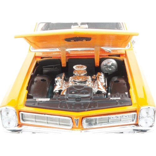 maisto 31885 - pontiac gto hurst vehicle  1965 scale 1/18, random color 48/31885 OG 090159318859
