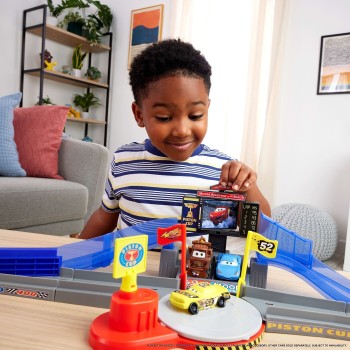 Mattel Disney Cars Disney and Pixar Cars Piston Cup Stunting Speedway Playset With Lightning Mcqueen Toy Car JHL42 194735334612