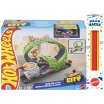 Mattel Hot Wheels Gator Loop Pizza Place Playset, Track Set With 1 Toy Car HDR29 / HKX39 