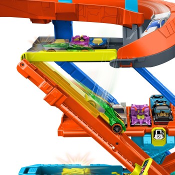 Mattel Hot Wheels City Transforming Stunt Garage Playset & 1:64 Scale Die-cast Toy Car With Gap Jump JHL94 