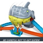 Mattel Hot Wheels City Shark Chomp Beach Playset & 1:64 Scale Die-cast Toy Car, Big Win Moment JHL96 