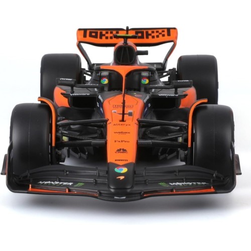 Bburago 1:24 2024 Race Mclaren Mcl38 With Figure, Norris 4 18/28040 (#4) 4893993280407