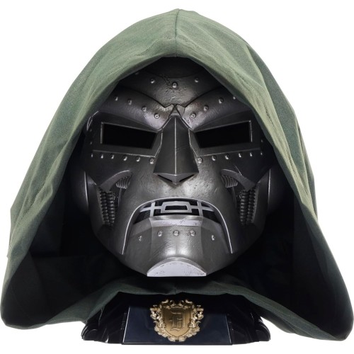 Hasbro Marvel Avengers Legends Series Doctor Doom Premium Roleplay Helmet, Silver G0586 5010996285805