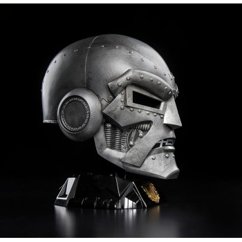 Hasbro Marvel Avengers Legends Series Doctor Doom Premium Roleplay Helmet, Silver G0586 5010996285805