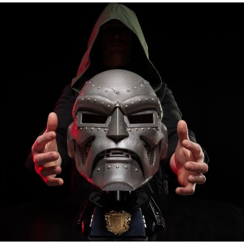 Hasbro Marvel Avengers Legends Series Doctor Doom Premium Roleplay Helmet, Silver G0586 5010996285805