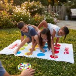 Real Fun Toys Beach Towel Twister Classic Table in Towel Backpack 6+ Years, 2 Players 01.RE-A-000069 5407008054595