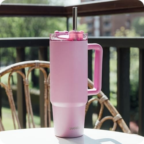 Quokka Stream Blossom Pink Tumbler 950ml - Multifunctional Lid With Straw - 40325 8412497403257