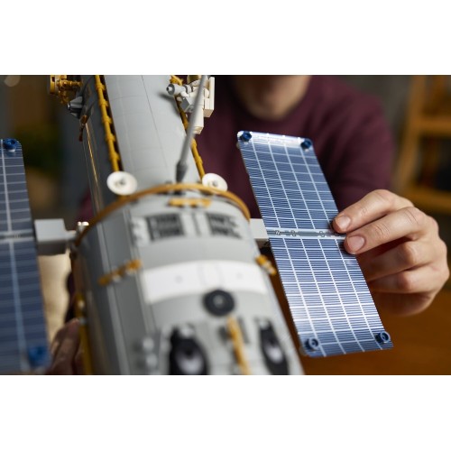 LEGO space icons hubble telescope 11382 5702018063637