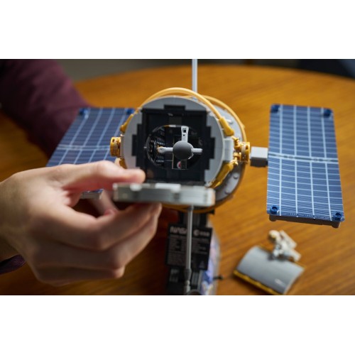 LEGO space icons hubble telescope 11382 5702018063637