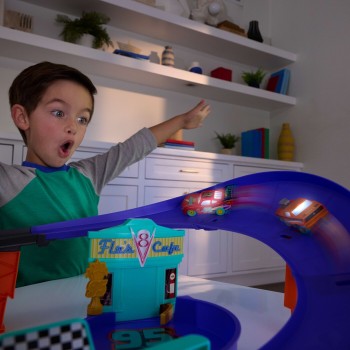 mattel cars - super πιστα light up JMT57 194735385171