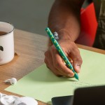 Legami Retractable Ballpoint Gorilla wild but Kind- Free Hugs gorilla HUG0007 8052694122058