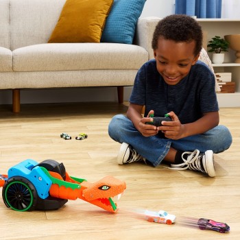 Mattel Hot Wheels Let’s Race Slither ‘N Strike RC & 1 Toy Car, Battery-powered Remote-control Vehicle JGD11 194735311033