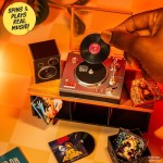 MGA Entertainment Mgas Miniverse Real Music Mini Record Player Collectable - Mini Record Play 254249 | Toys-shop.gr
