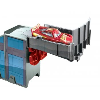 Mattel Disney Pixar Cars 3 Transforming Rusteze Racing Center Playset DVT46 / FTB42 887961639643