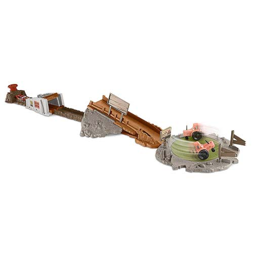 Mattel Disney Pixar Cars Smokeys Tractor Challenge Playset FLK03 887961559927